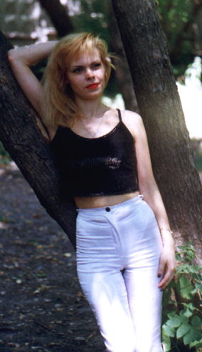 f2218.jpg (26533 bytes)